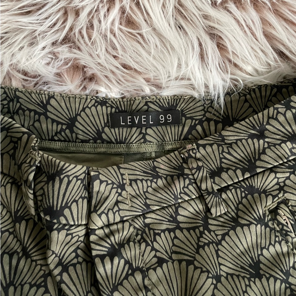 Level 99 Olive Green Seashell Patterned Shorts - image 3